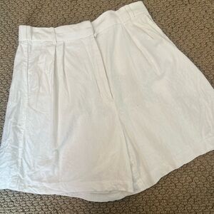 Abercrombie & Fitch White Linen High waisted shorts